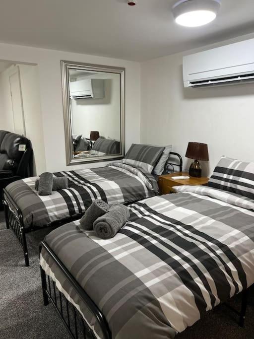 Studio Flat Twin - Town Centre Merthyr Tydfil Exterior foto